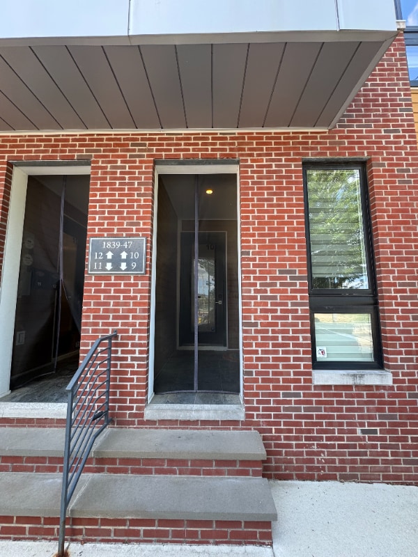 Building Photo - 1845 Blair St