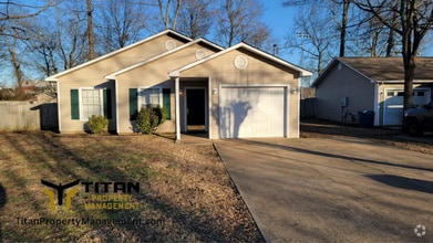 Building Photo - 812 Tee St