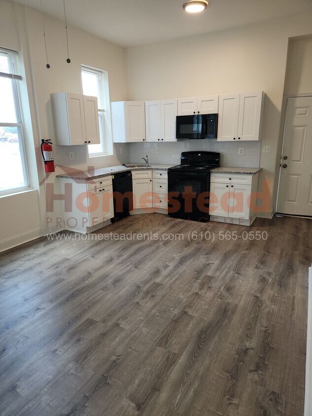 Primary Photo - 725 W Marshall St