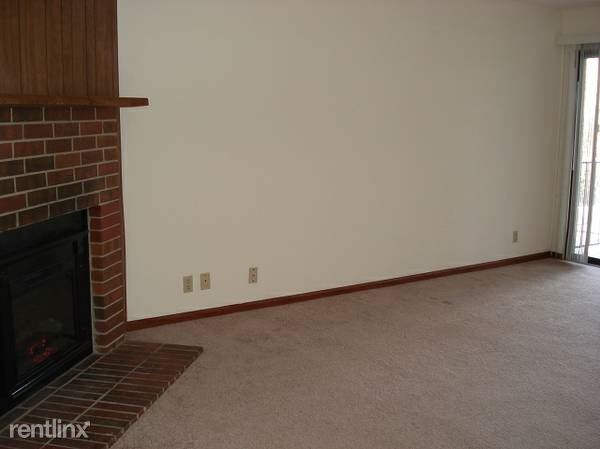 Building Photo - 701 Crestwood Dr