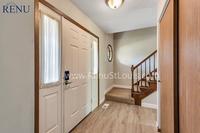 Building Photo - 2 Story 3 Bedroom 3 Bath Home!