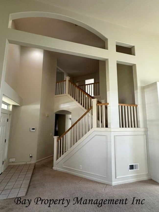 Building Photo - **Spacious 4 Bedroom Home with Vaulted Ceilings & Large Backyard – North Salinas**