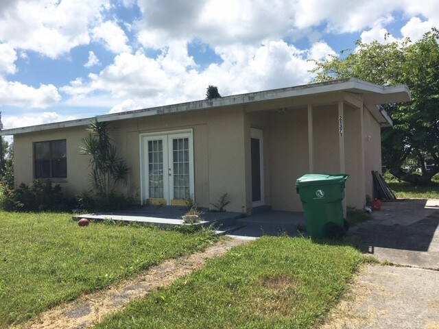 Foto del edificio - 21371 Hepner Ave