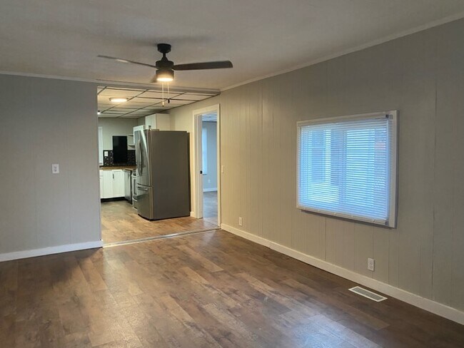 Foto del edificio - 1220 E 2nd St