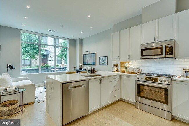 Foto del edificio - 925 N Fairfax St