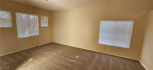 Foto del edificio - 4646 Wood View St