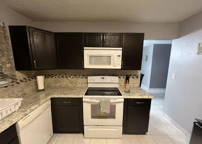 Foto del edificio - 6931 SW 6th St