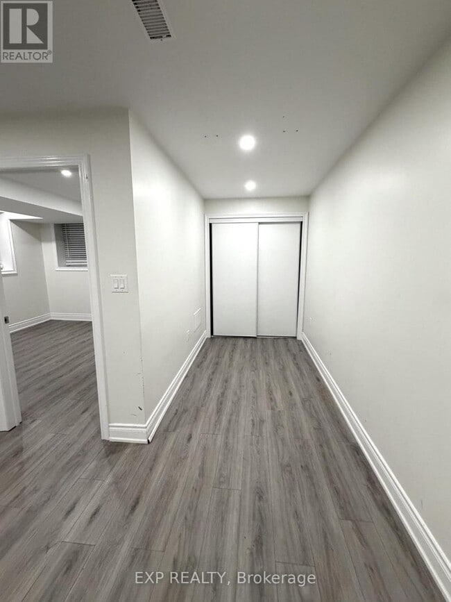 Building Photo - 16 Lady Evelyn Cres