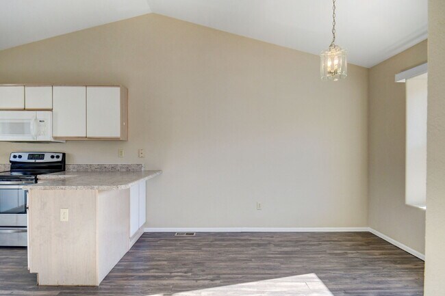 Foto del edificio - Updated 2-Bed Townhome in Ptarmigan Valley...