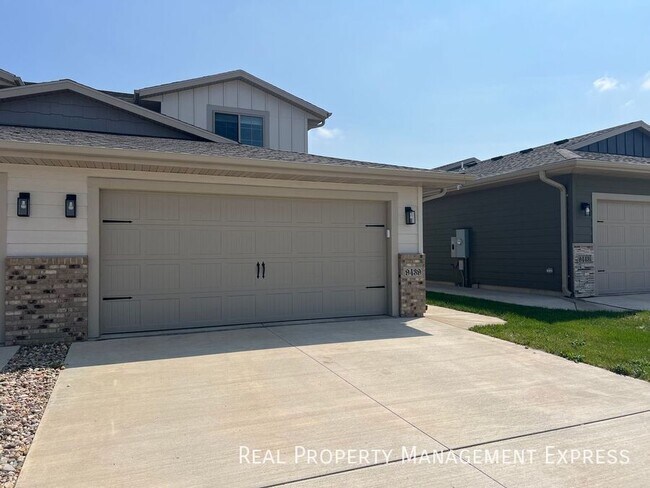 Foto del edificio - Beautiful 3 Bedroom 1.5 Bathroom Townhome!