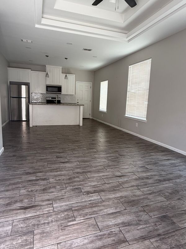 Building Photo - 5800 Sandpiper Ave