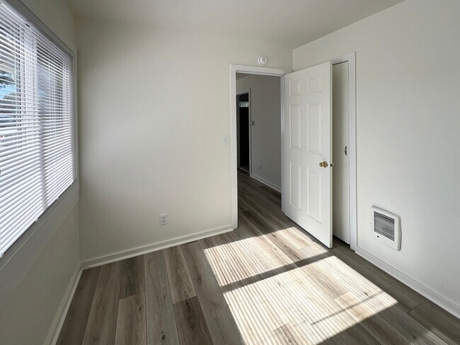 Building Photo - 1560 Samal St
