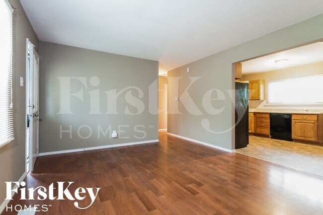 Foto del edificio - 5180 Carey Ln