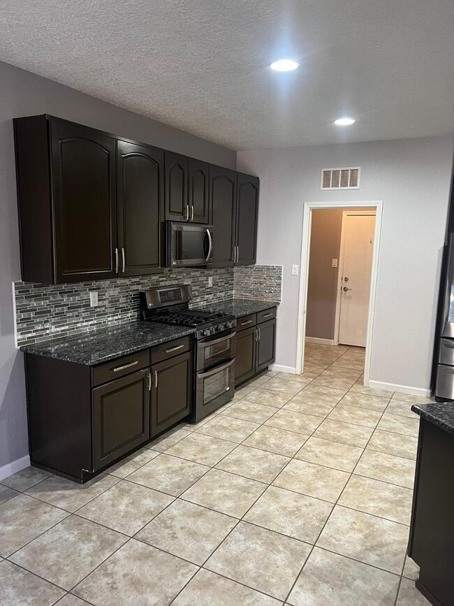 Building Photo - 2227 Montevine Ct SE