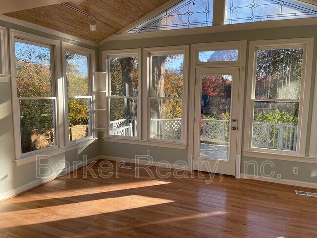 Foto del edificio - 1008 Deerfield Rd