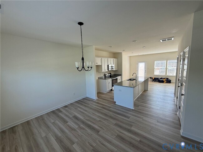 Foto del edificio - 3413 Hopkins Rd