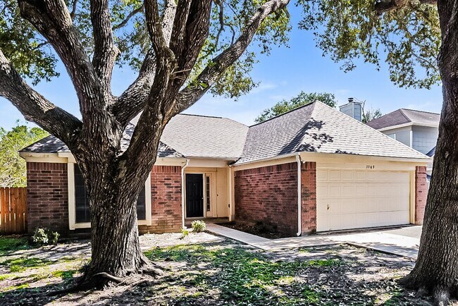 Foto del edificio - 3909 Spring Meadow Dr