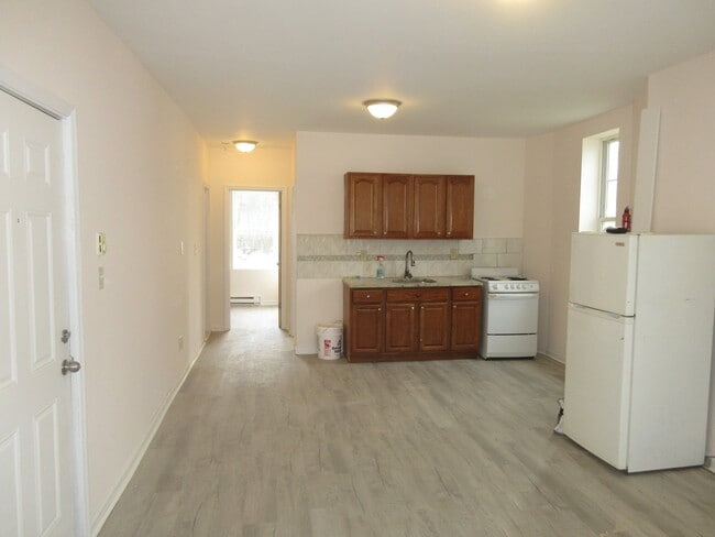 Building Photo - 76 Champlin Ave