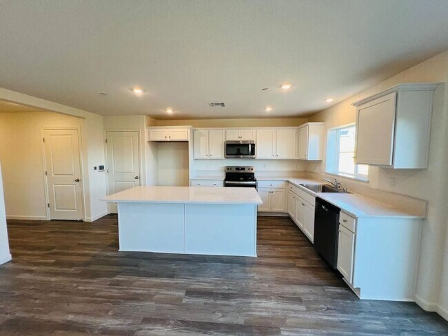 Foto del edificio - Spacious 4BR House in Lathrop