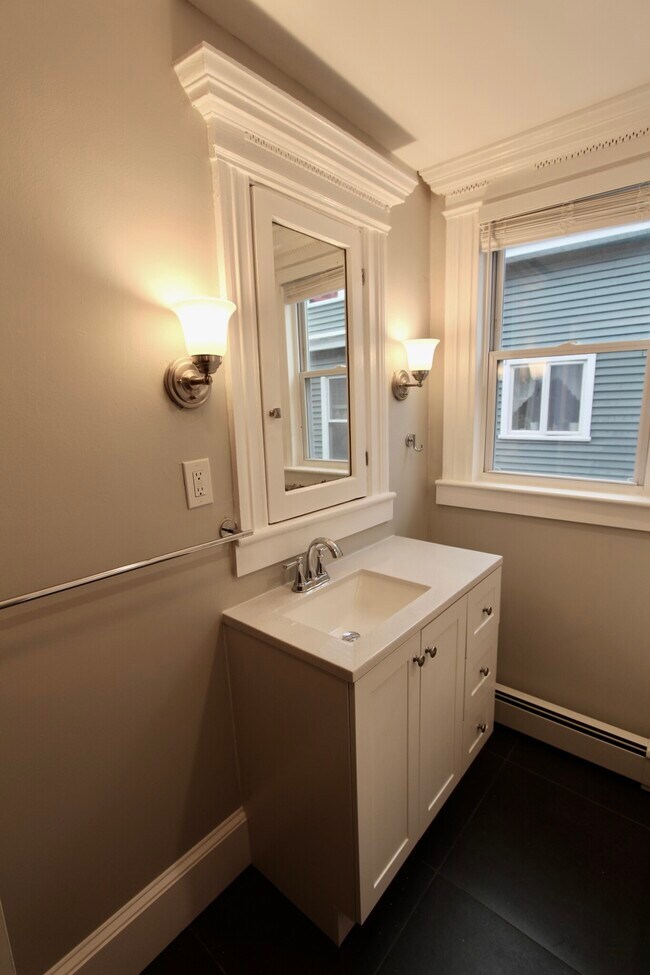 Building Photo - 53 Estes St