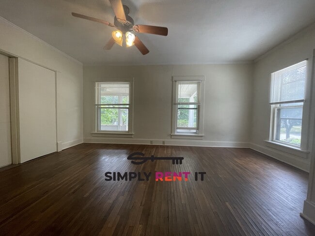 Building Photo - 6 Bed House or 2 and 3 Bedroom Duplex on C...