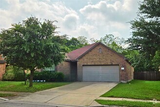 Building Photo - 1121 Hyde Park Dr