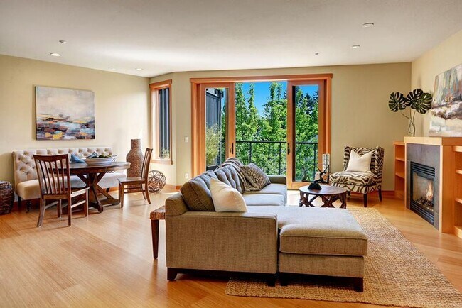 Building Photo - Vineyard Lane Penthouse