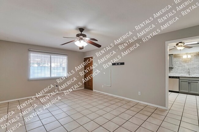 Building Photo - 944 N Catalina Ave
