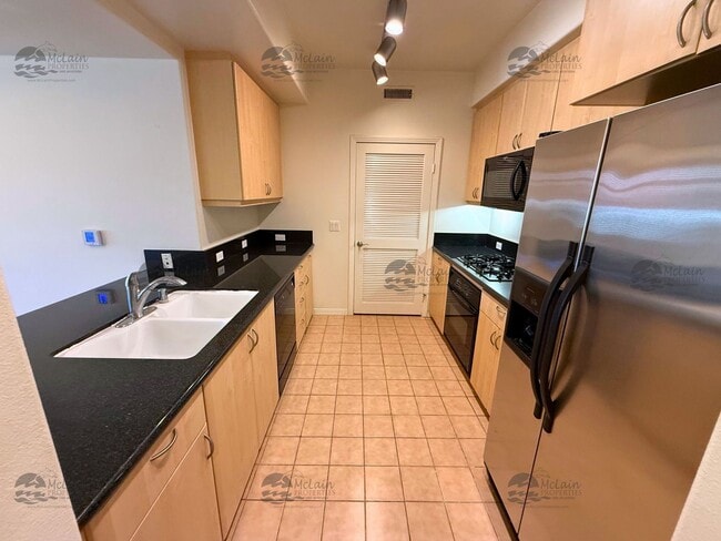 Building Photo - Top Floor 2BD/2BA Condo