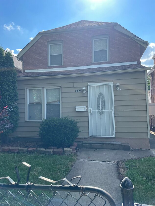Foto principal - 8854 S Wabash Ave