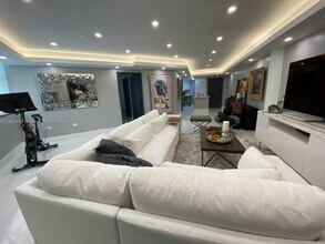 Building Photo - 825 Brickell Bay Dr
