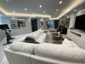 Building Photo - 825 Brickell Bay Dr