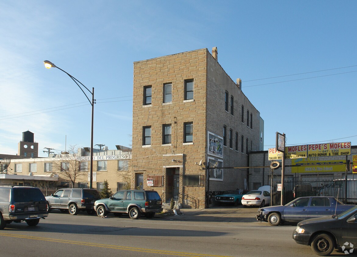 Building Photo - 2564 S Blue Island Ave