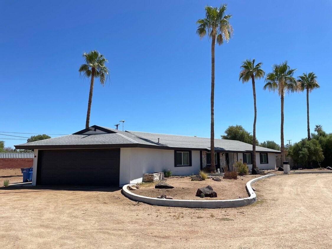 1 Acre Lot! Tons of Room - 1 Acre Lot!  Tons of Room