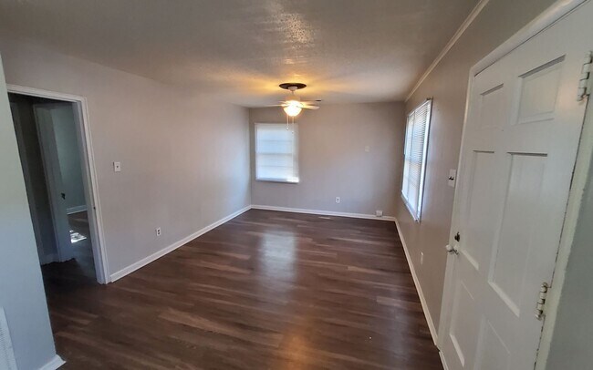 Foto del edificio - 3701 Barron Ave