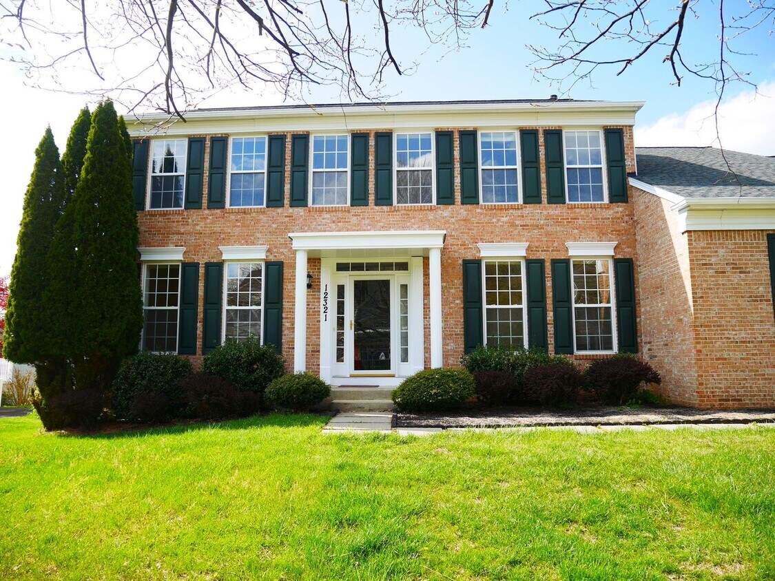 Foto principal - 5 Bedroom 2.5 Bathroom Home- Located in Fi...