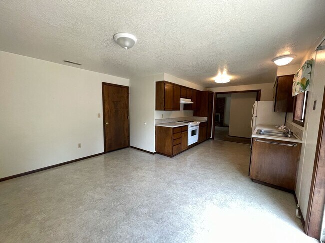 Foto del edificio - Three Bedroom Home Available in South Corv...