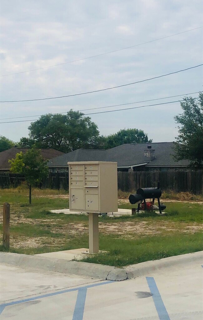 Mailbox & grill patio - 1305 Kings Way