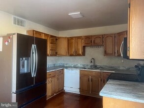 Building Photo - 16 N Pendleton Ct