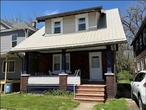 Building Photo - 213 Wallace St