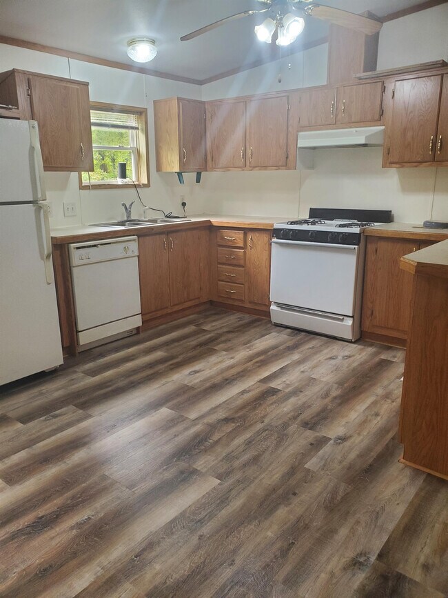 Building Photo - 48302 Sunrise Dr