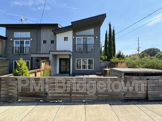 Foto del edificio - 7576 N Curtis Ave