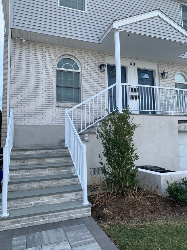 Updated completely renovated West Harrison townhouse - 40 Park Ave