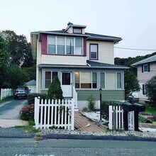 Building Photo - 11 Elm St