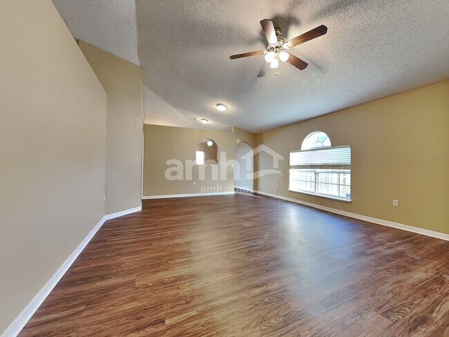 Foto del edificio - 6679 Gentle Oaks Dr W