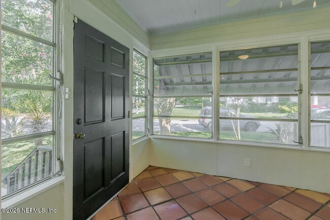 Building Photo - 1375 Menna St