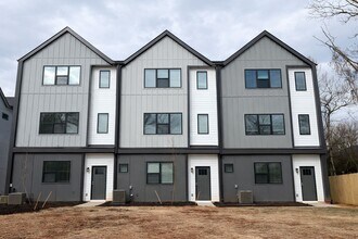 Building Photo - 3422 Brookshire Blvd