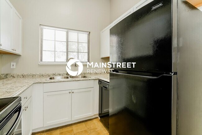 Building Photo - 3 Bedroom Pet-Friendly Home in Indianapolis, IN with Main Street Renewal