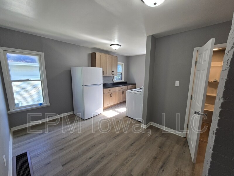 Foto principal - 733 Baltimore St