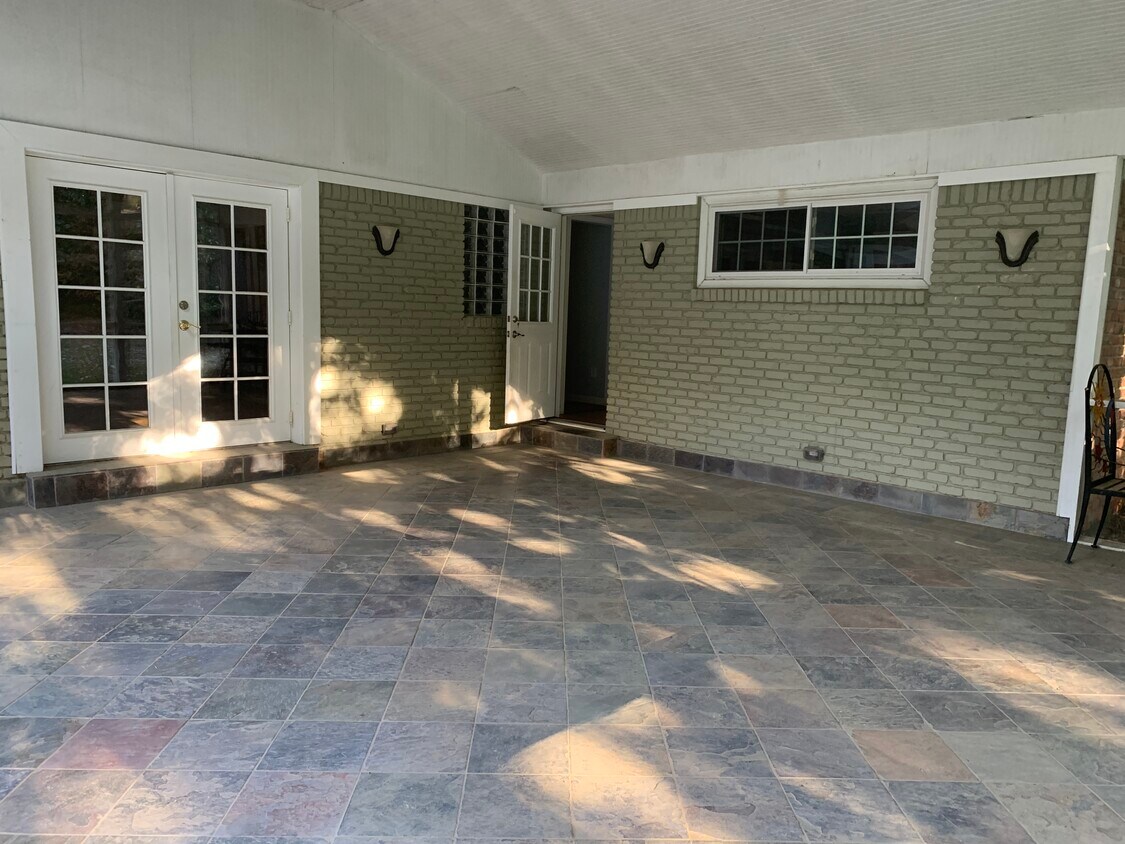 Primary Photo - 2037 Desmond Dr